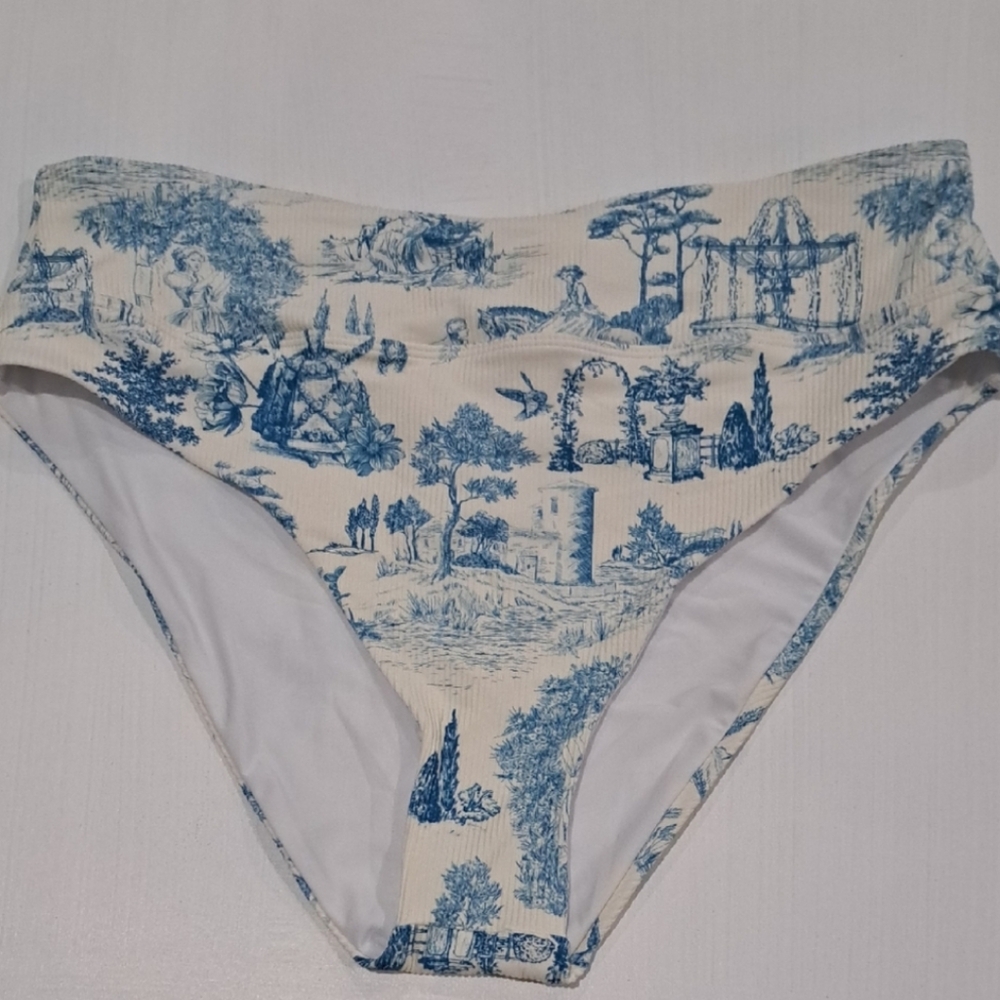 💐SALE💐🆕Gianni Bini NWT Ivory/Blue Historical Print-High Waist Bikini Bottom